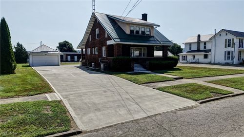 100 N State St, Frazeysburg, OH, 43822-9782 | Card Image