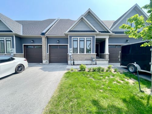 44-4311 Mann St, Niagara Falls, ON, L2G3K2 | Card Image