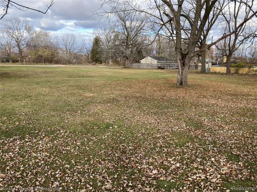 32 Riker St, Pontiac, MI, 48342-1362 | Card Image