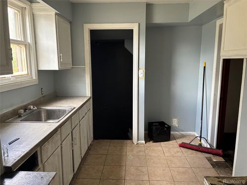 16011 Tacoma St, Detroit, MI, 48205-2046 | Card Image