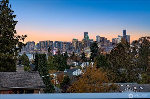 4411 21st Ave Sw, Seattle, WA, 98106-1302 | Card Image