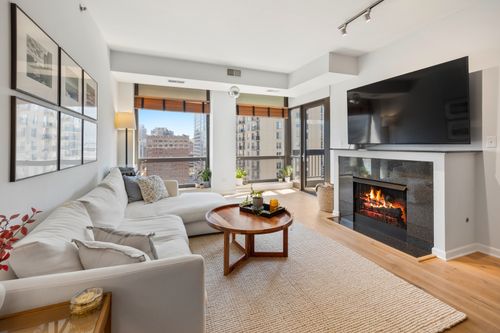 1602-1212 Wells St, Chicago, IL, 60610-5975 | Card Image