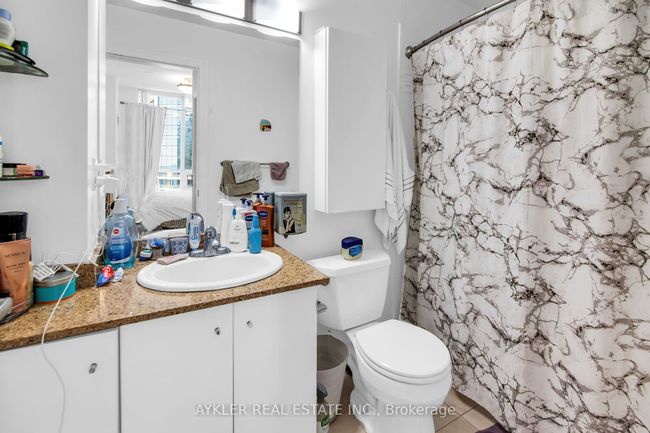 2404 - 12 Yonge St, Condo with 3 bedrooms, 2 bathrooms and 1 parking in Toronto ON | Image 25