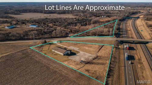 20586 Old Route 66, Staunton, IL, 62088-4311 | Card Image