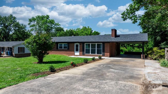 1230 2 Nd St Se, House other with 3 bedrooms, 2 bathrooms and null parking in Hickory NC | Image 4