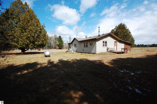 262 W Lagrant Rd, House other with 1 bedrooms, 1 bathrooms and null parking in Twining MI | Image 18