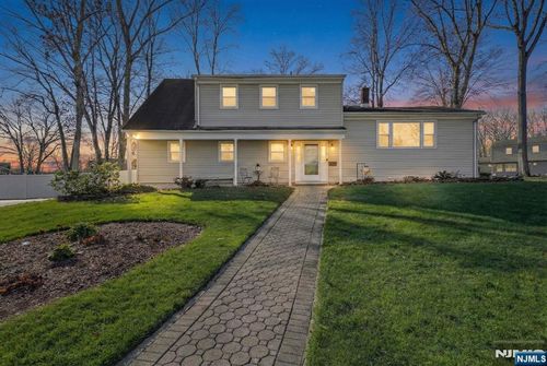 9 Allison Ct, Wayne, NJ, 07470-4131 | Card Image