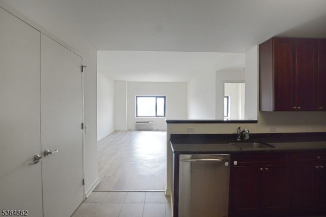 APT-616 - 1 Carriage City Plz, Townhouse with 2 bedrooms, 2 bathrooms and null parking in Rahway NJ | Image 6
