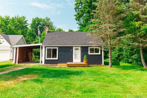 8614 Lake Rd, Grosse Ile, MI, 48138-1957 | Card Image