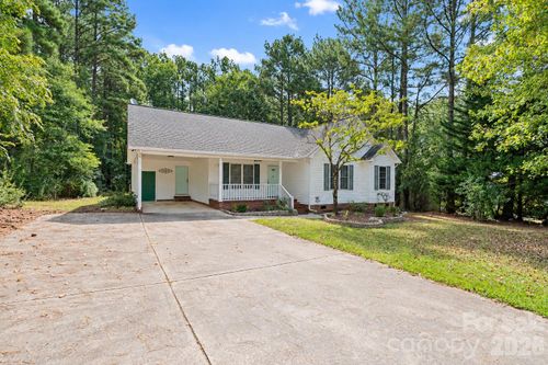 2017 Country Club Dr, Lancaster, SC, 29720-9050 | Card Image