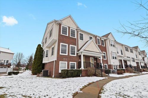 732 Eagle Dr, Fenton, MI, 48430-4167 | Card Image