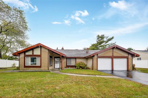 22 Mansfield Dr, Massapequa Park, NY, 11762-4034 | Card Image