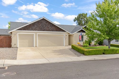 2035 Nw Kilnwood Ln, Redmond, OR, 97756-7463 | Card Image