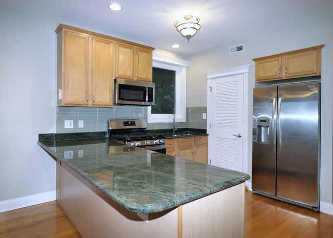 APT-3 - 2135 Adams St, Condo with 2 bedrooms, 2 bathrooms and 1 parking in CHICAGO IL | Image 4