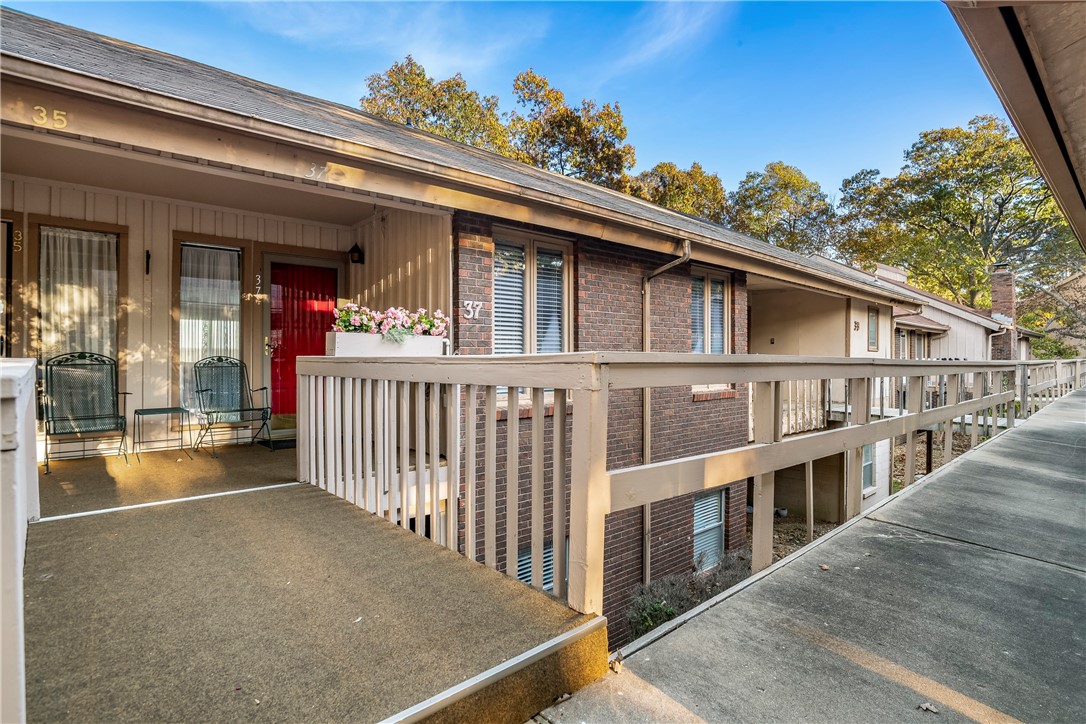 Britten Cir, Bella Vista, AR 72715