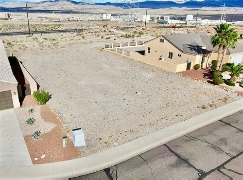 1037 Heritage Dr, Bullhead City, AZ, 86429-5945 | Card Image