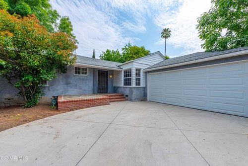 18319 Jovan St, Tarzana, CA, 91335-7042 | Card Image