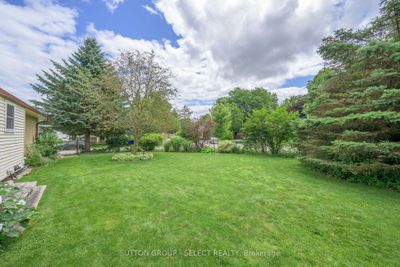 19 Banting Cres, House other with 3 bedrooms, 2 bathrooms and 5 parking in London ON | Image 3