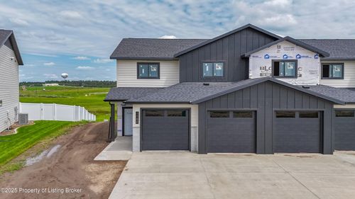 1180 20th St Sw, Dickinson, ND, 58601 | Card Image