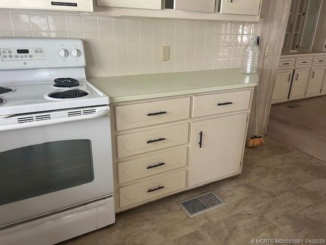 6118 N Joshua Ln, House other with 2 bedrooms, 2 bathrooms and 1 parking in Lantana FL | Image 7