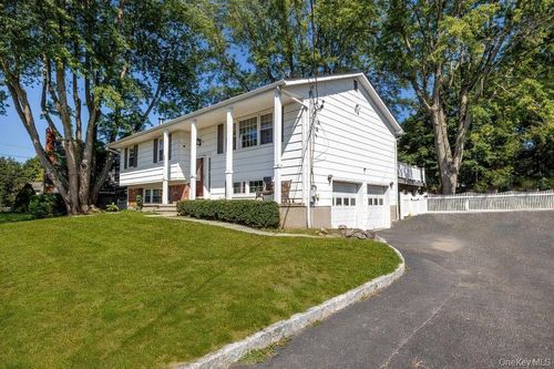 2944 Saddle Ridge Dr, Yorktown Heights, NY, 10598-2312 | Card Image