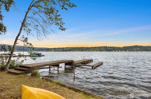 1711 E Lake Sammamish Pl Se, Sammamish, WA, 98075-7435 | Card Image