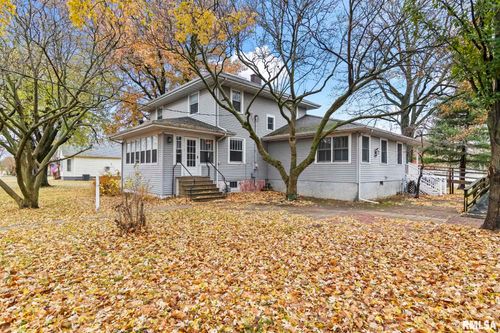 207 E Cherokee St, Morrisonville, IL, 62546-6452 | Card Image