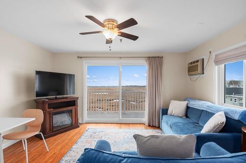 3-611 Ocean Boulevard, Hampton, NH, 03038 | Card Image