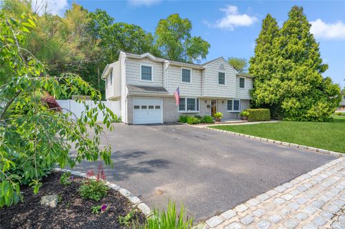36 Richmond St, Islip, NY, 11751-2015 | Card Image