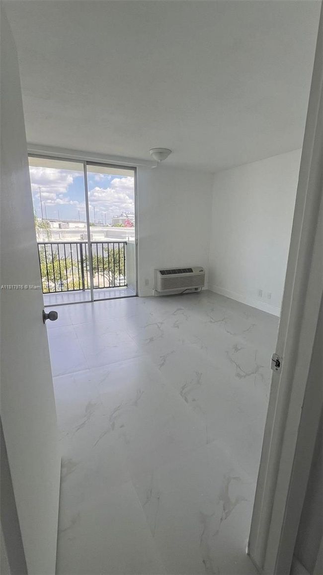 APT-409 - 16450 Nw 2 Nd Ave, Condo with 2 bedrooms, 2 bathrooms and null parking in Miami FL | Image 5