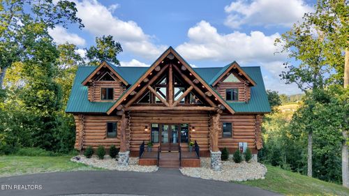 2715 Red Sky Dr, Sevierville, TN, 37862-7890 | Card Image