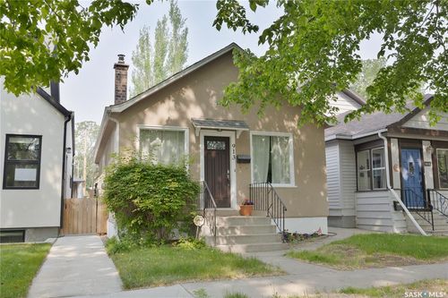 913 9th Ave N, Saskatoon, SK, S7K2Z3 | Card Image