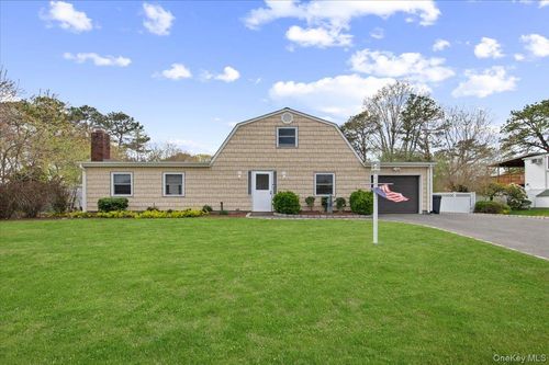 22 Redpine Dr, Medford, NY, 11763-4310 | Card Image