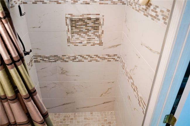 secondary bathroom off the living room | Image 29