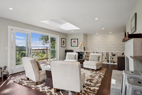 102 Marina Court Dr, San Rafael, CA, 94901-3520 | Card Image