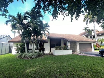 10844 Sw 142nd Pl, House other with 3 bedrooms, 2 bathrooms and null parking in Miami FL | Image 1