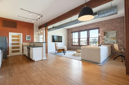 apt-338-2502 Live Oak St, Dallas, TX, 75204-5875 | Card Image