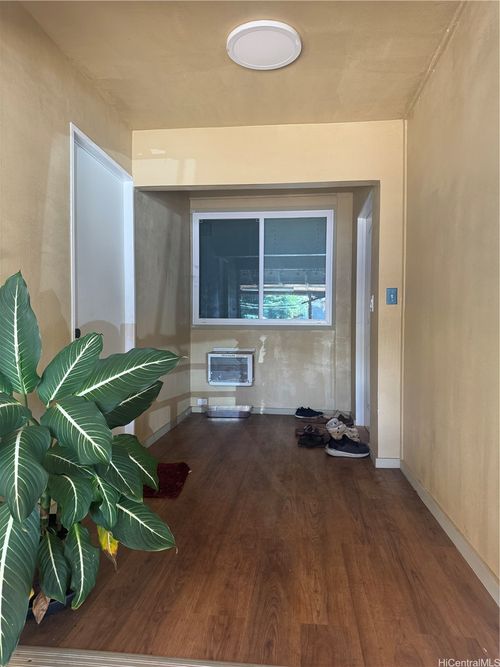 94-1065 Lumikula St, Waipahu, HI, 96797-3945 | Card Image