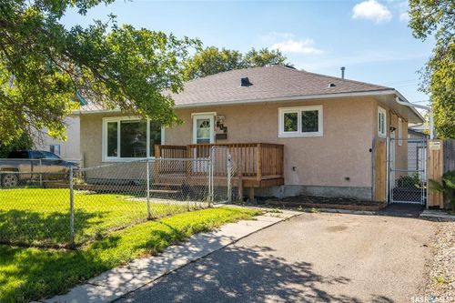 807 1st St E, Prince Albert, SK, S6V0C3 | Card Image