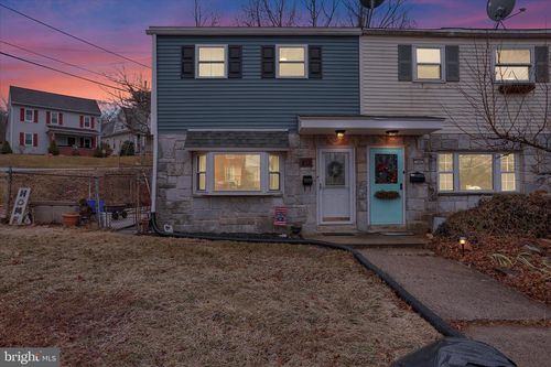 102 W Jackson St, FLEETWOOD, PA, 19522-1706 | Card Image