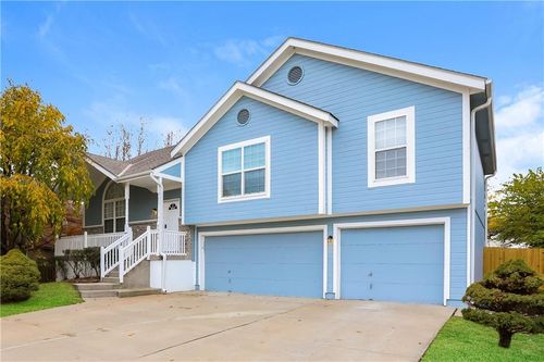 5508 Ne Scenic Dr, Lee's Summit, MO, 64064-2479 | Card Image