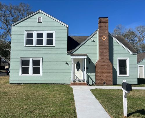 801 Avenue F, El Campo, TX, 77437-3233 | Card Image