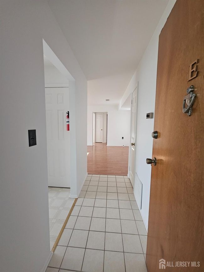 E - 144 Beverly Hill Ter, Townhouse with 1 bedrooms, 1 bathrooms and null parking in Woodbridge NJ | Image 6