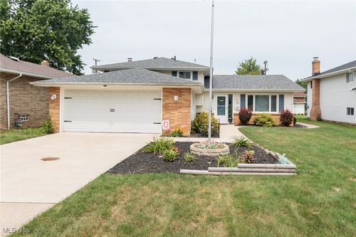 5602 Hollywood Dr, Parma, OH, 44129-5217 | Card Image