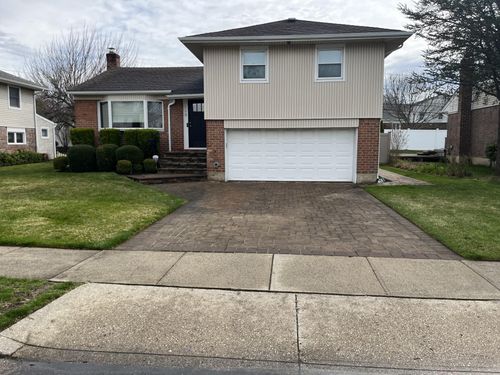 129 Manor St, Plainview, NY, 11803-4726 | Card Image