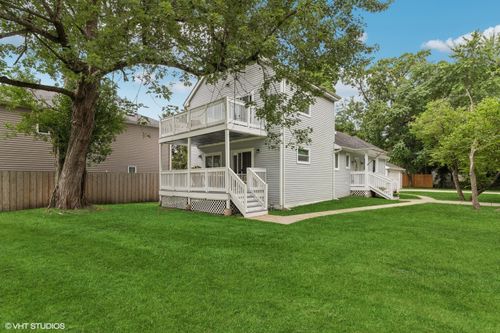 811 Woodland Rd, Wauconda, IL, 60084-1476 | Card Image