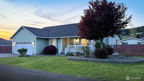 823 Sw 21st St, Chehalis, WA, 98532-4215 | Card Image