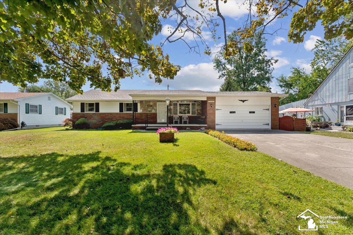 Liddle St, Brownstown Twp, MI 48183