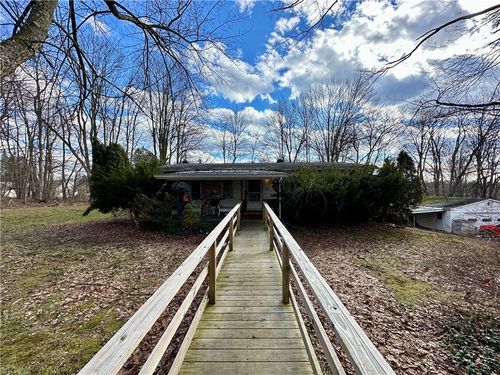 404 Ridgelawn Ave, New Castle, PA, 16105-1428 | Card Image