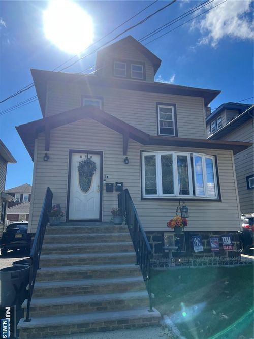 582 Saint Pauls Ave, Cliffside Park, NJ, 07010-1711 | Card Image